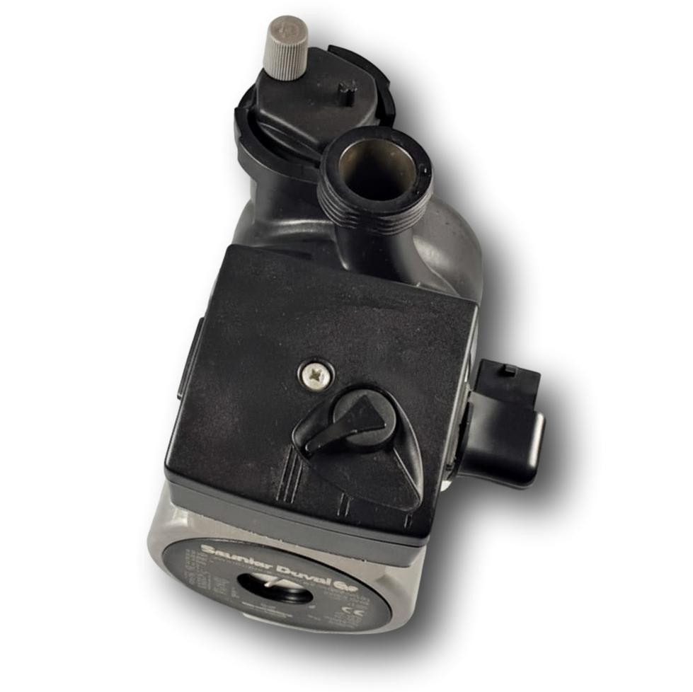 Bomba Saunier Duval Thema Nox F24 · Grundfos UPS15-50 CESAO4 · 96927385